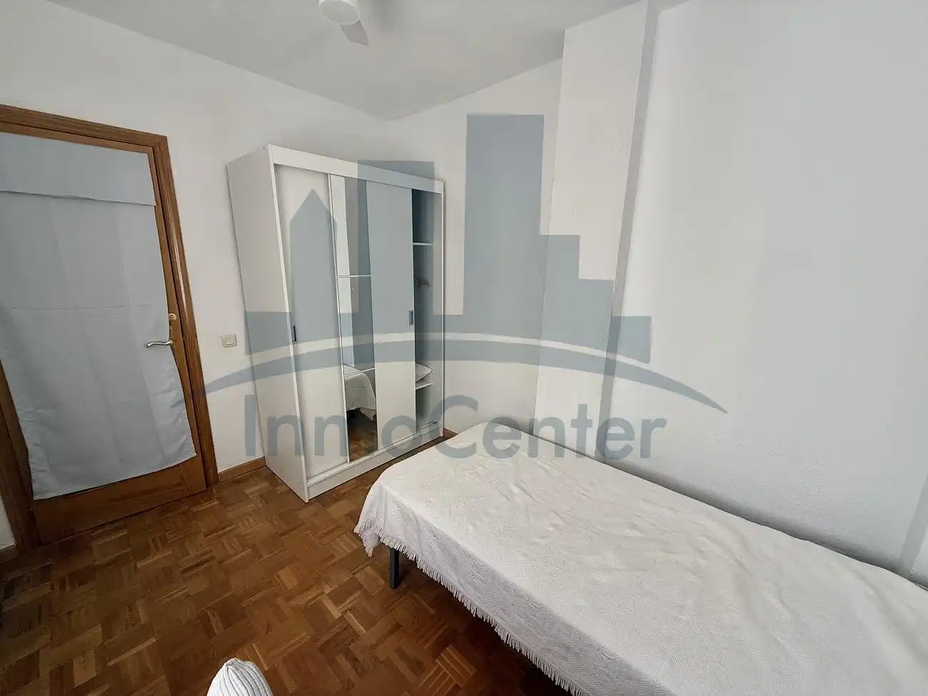 Schlafzimmer von Wohnung zur Miete in Badajoz mit Heizung, Parkett und Terrasse