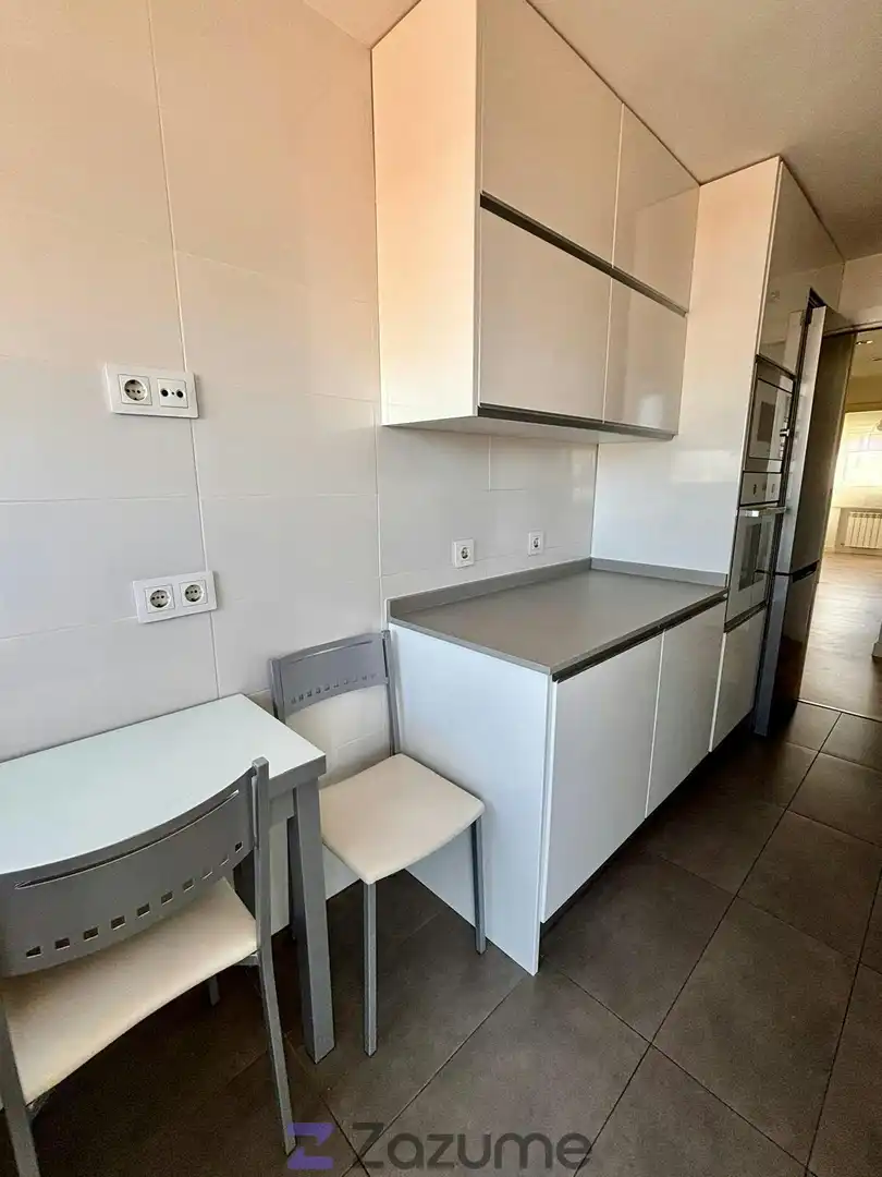 Cuina de Pis de lloguer en Madrid amb Aire condicionat, Calefacció i Terrassa