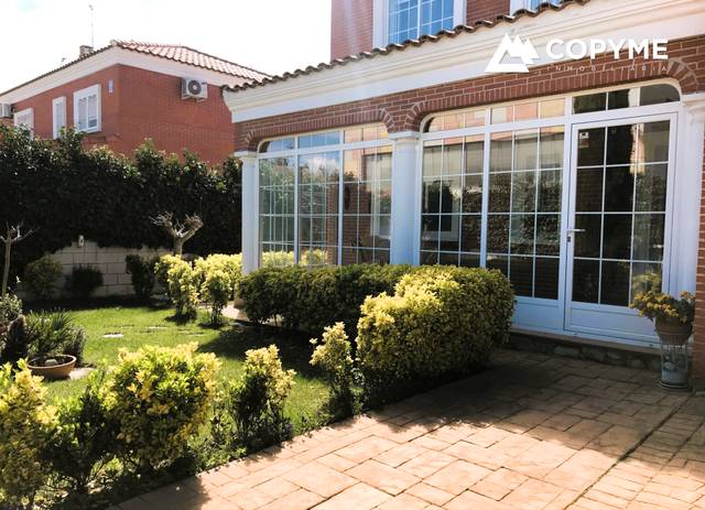 Casa-chalet en Venta en Avenida Aragoneses en Barcience