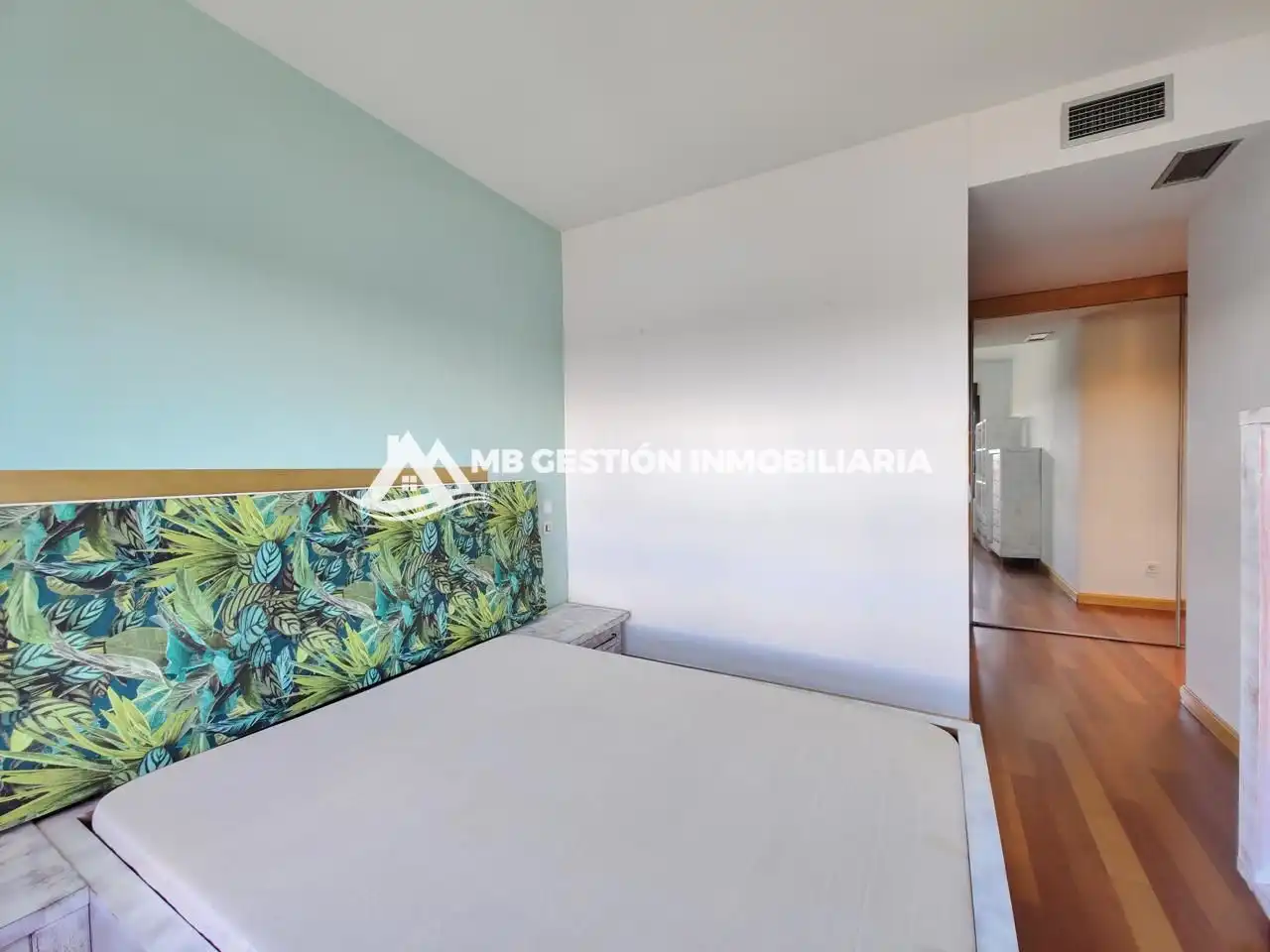 Bedroom of Attic for sale in Fuenlabrada  with Air Conditioner, Heating and Private garden