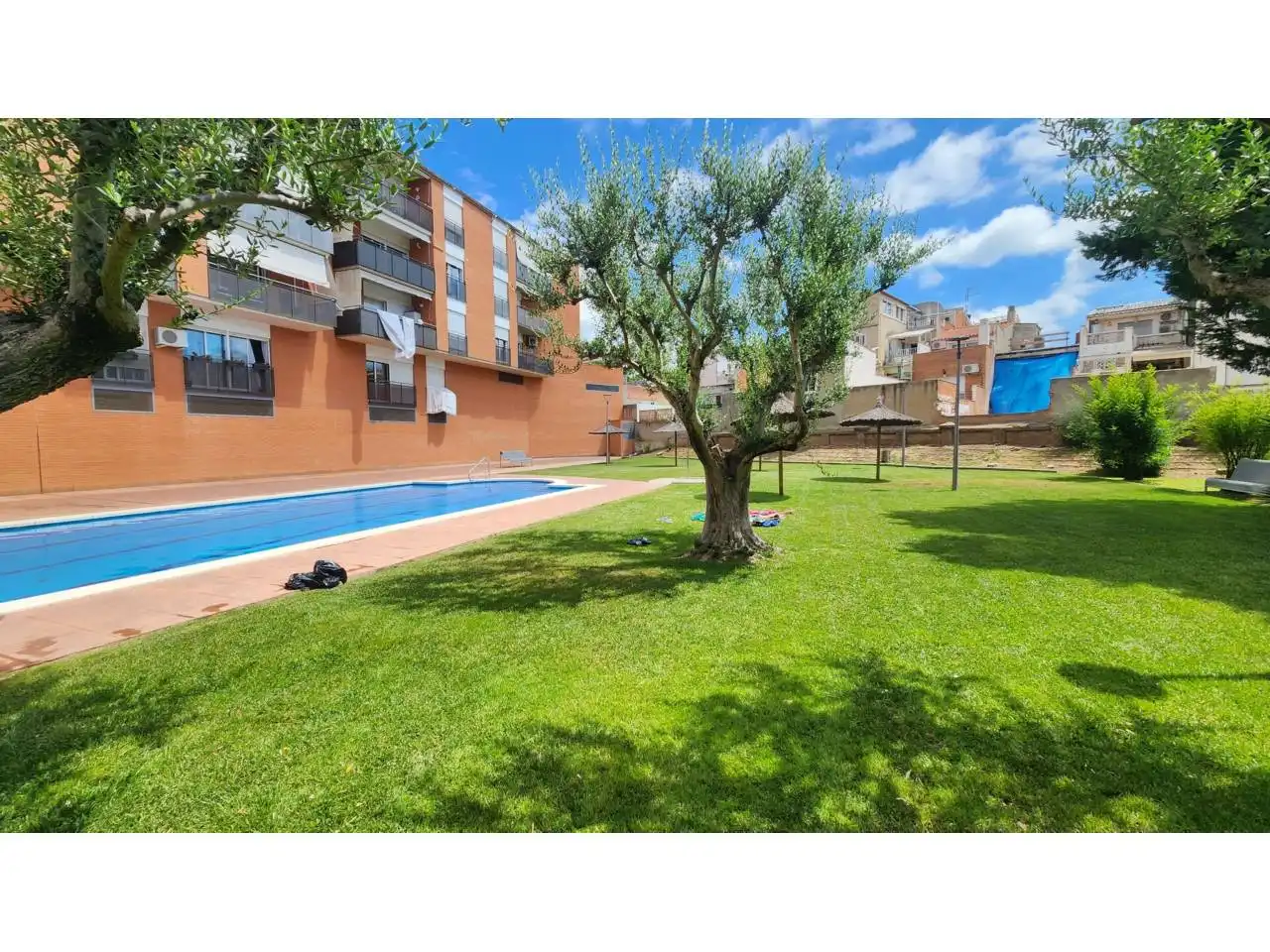 Piscina de Piso en venta en Terrassa con Aire acondicionado, Calefacción y Trastero