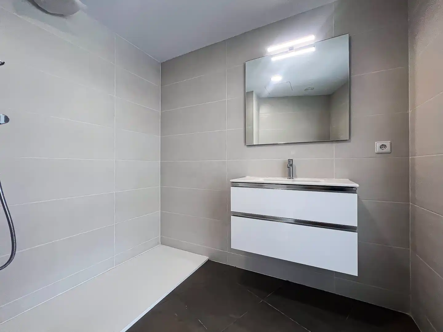 Bajo de obra nueva con ascensor en venta en Carrer Major 490, imagen 6