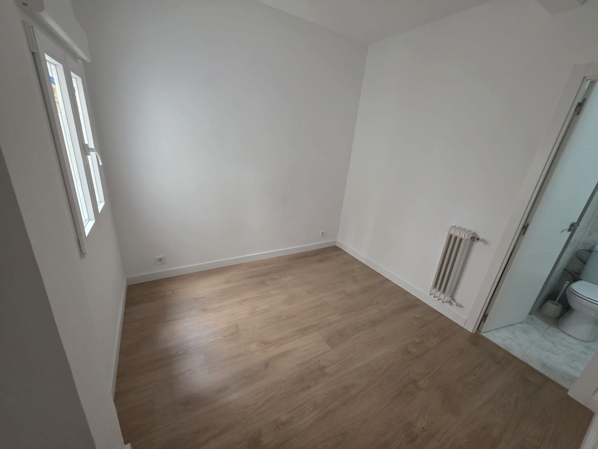 Bedroom of Flat for sale in  Madrid Capital  with Air Conditioner, Heating and Community pool