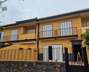 Vista exterior de Casa o xalet en venda en Puerto de la Cruz amb Balcó