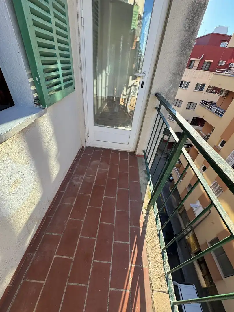 Terrasse von Wohnung zum Verkauf in  Palma de Mallorca mit Klimaanlage, Fernseher und Balkon