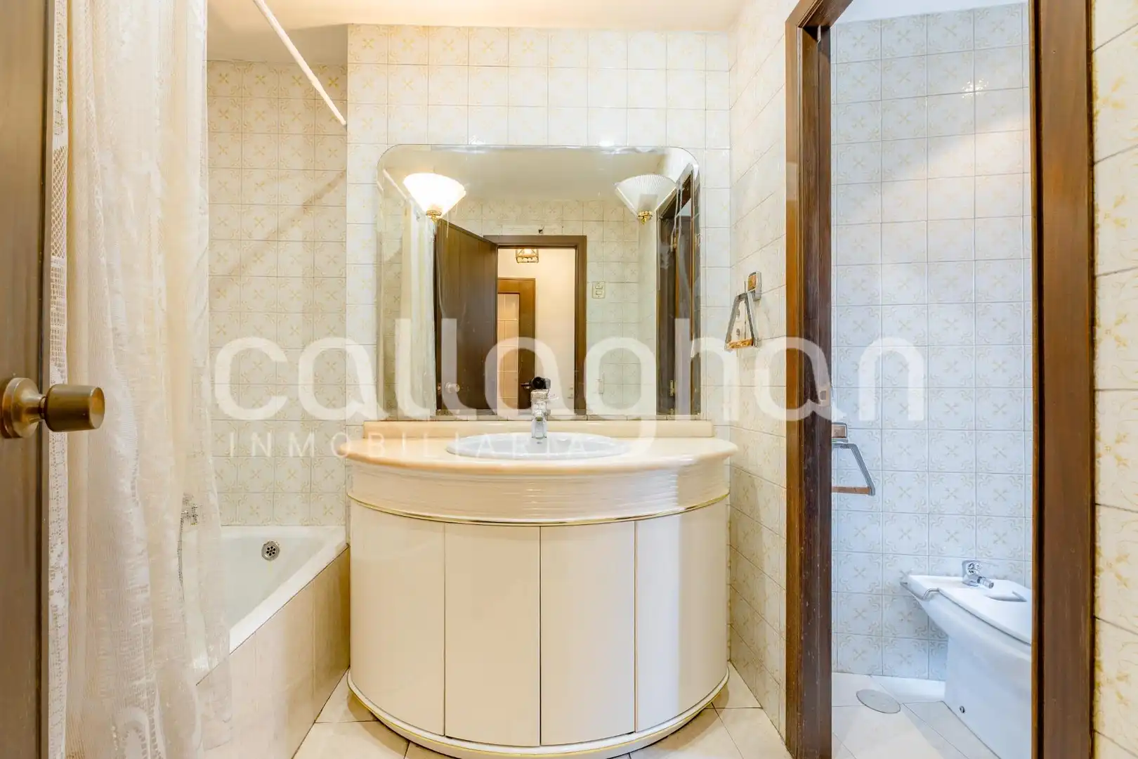Bathroom of Flat for sale in Valencia