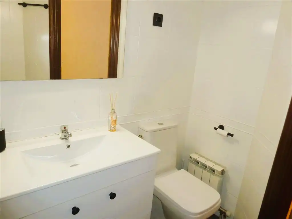 Bathroom of Flat for sale in Zizur Mayor / Zizur Nagusia  with Heating, Parquet flooring and Terrace