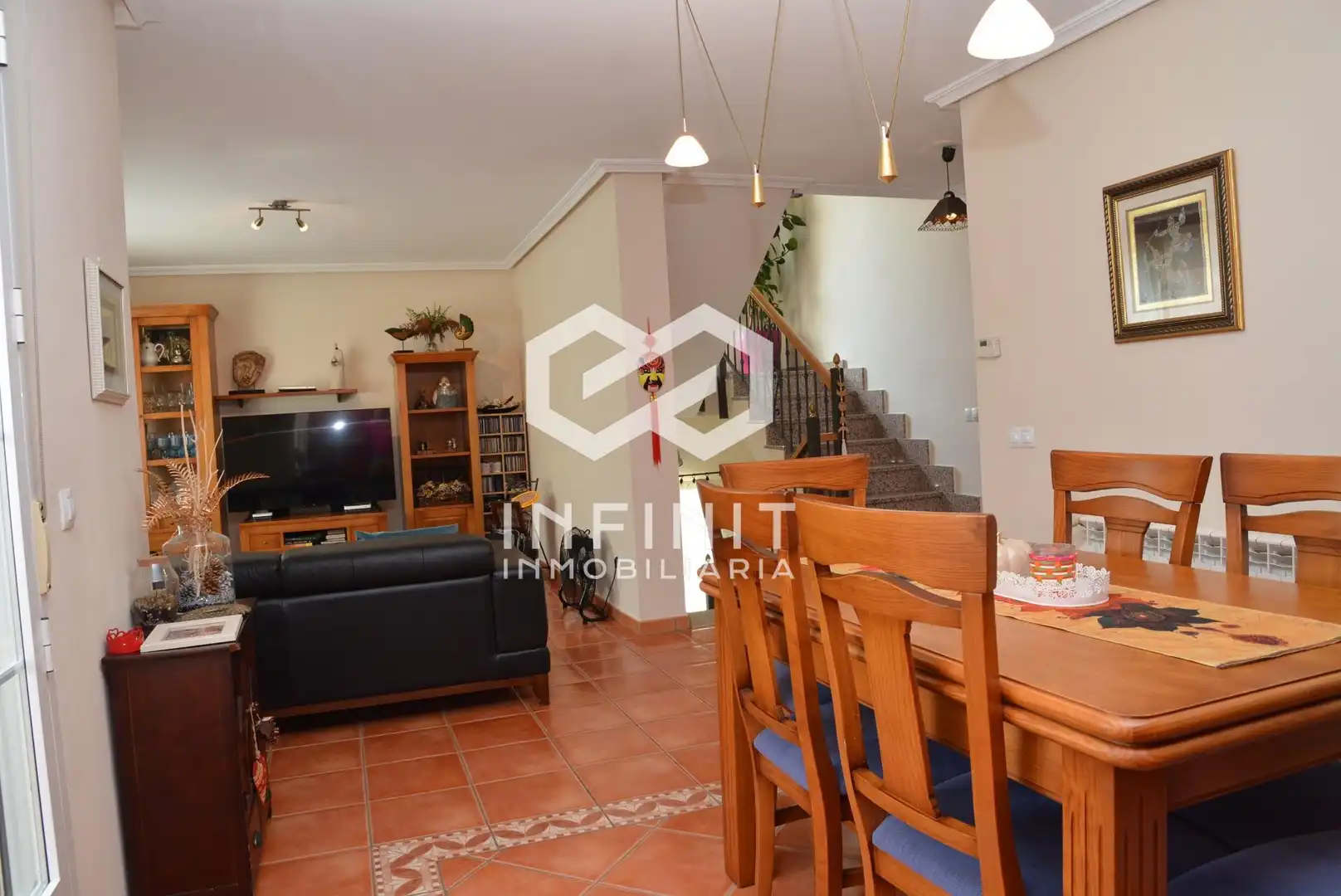 Sala d'estar de Casa adosada en venda en Torrejón del Rey amb Calefacció, Jardí privat i Terrassa