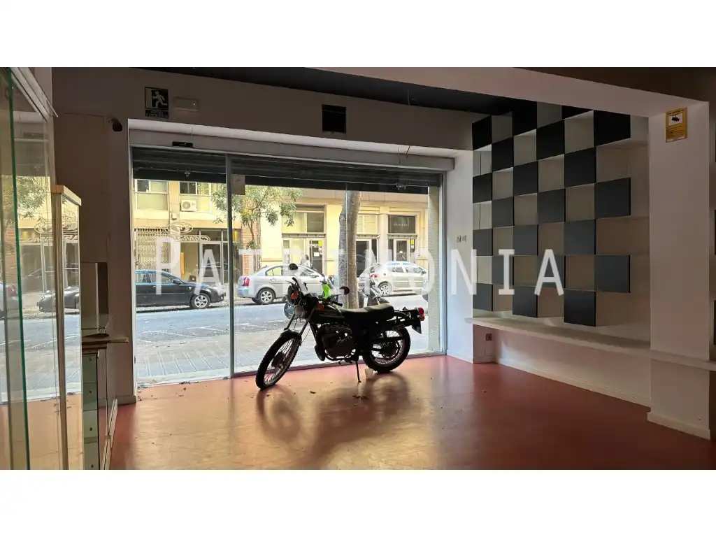 Vista exterior de Local de lloguer en Barcelona