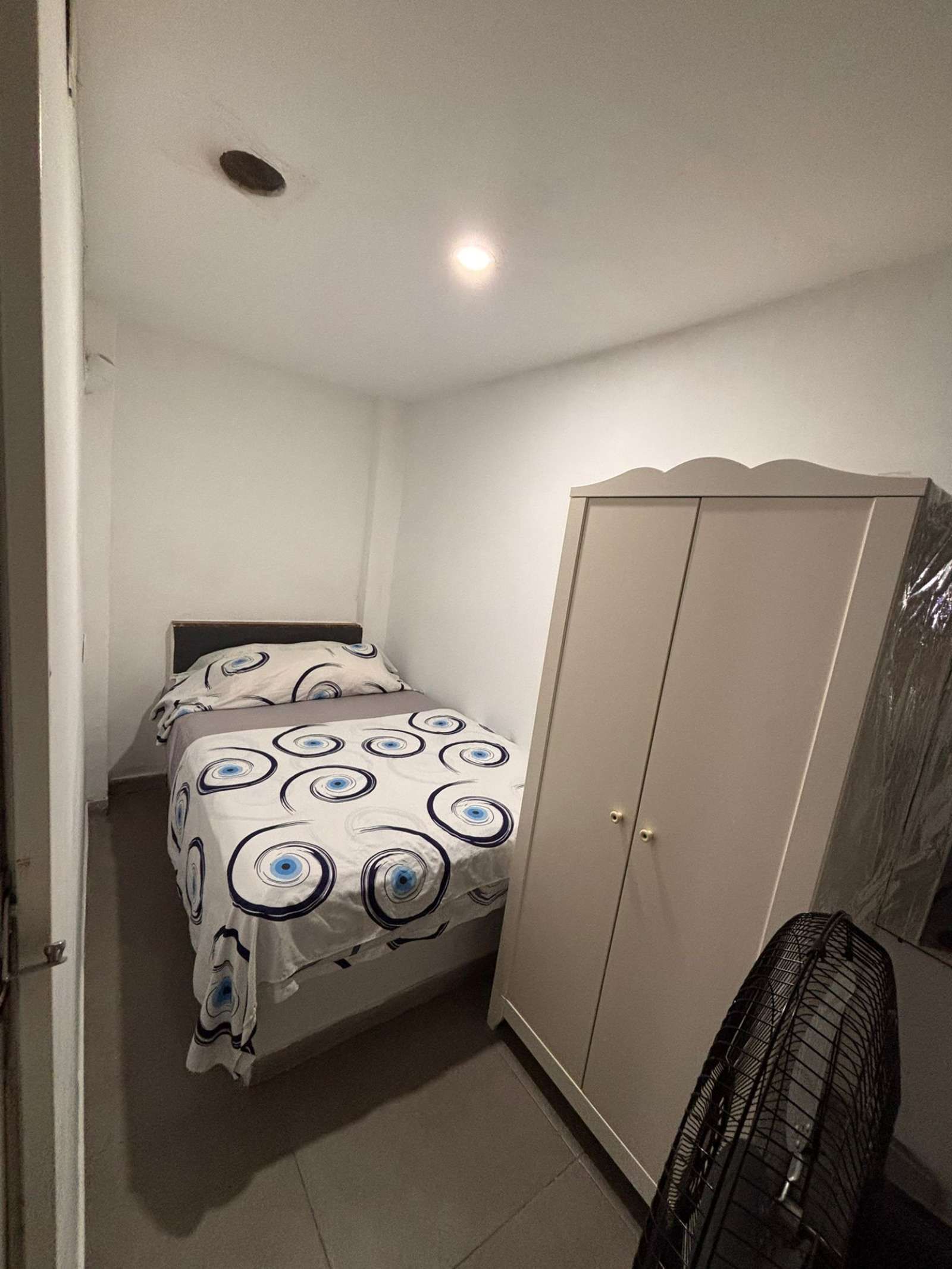 Bedroom of Flat to share in  Valencia Capital  with Air Conditioner and Terrace