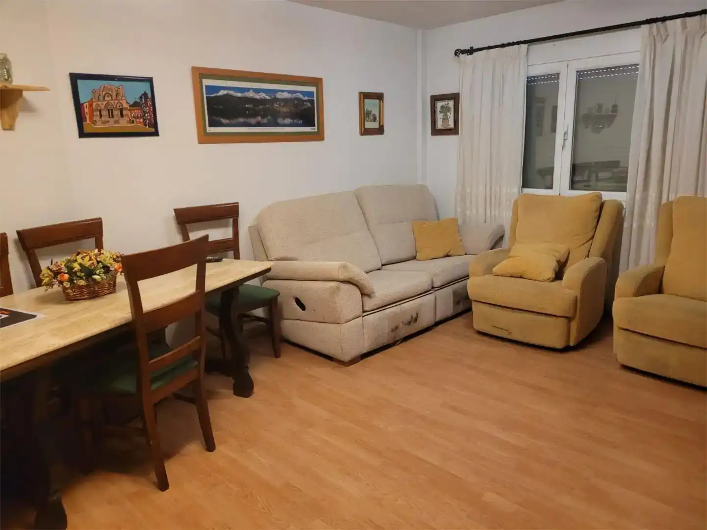 Sala de estar de Piso en venta en Salvacañete con Parquet, Trastero y Amueblado