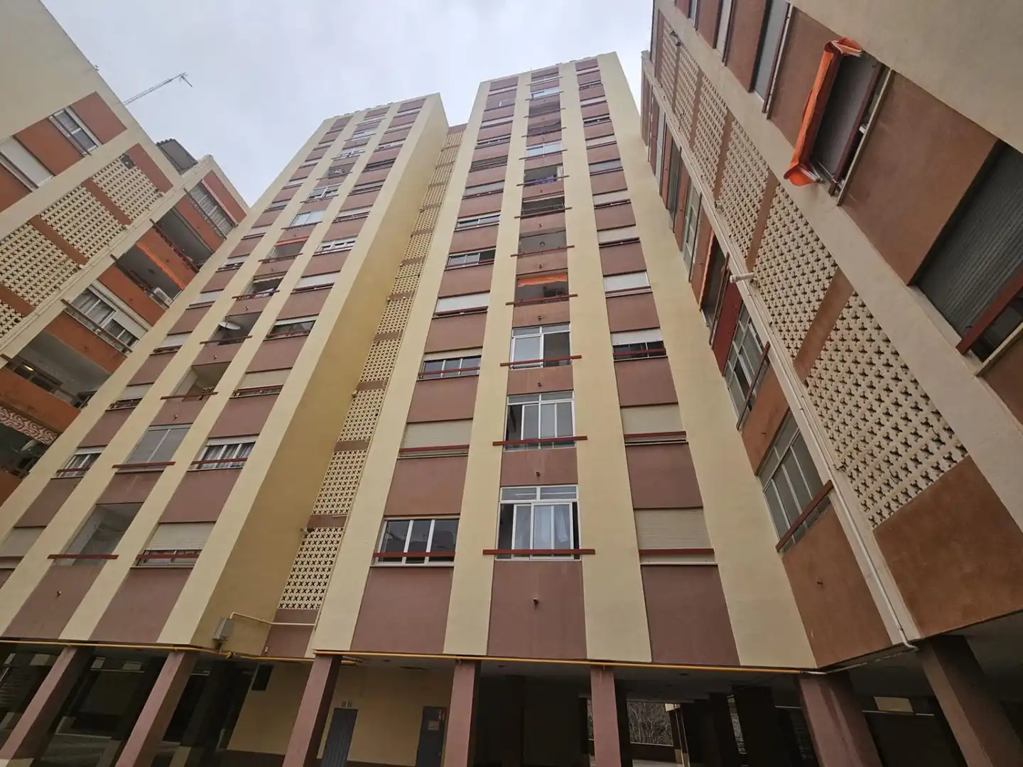 Vista exterior de Pis en venda en Castellón de la Plana / Castelló de la Plana amb Terrassa i Balcó