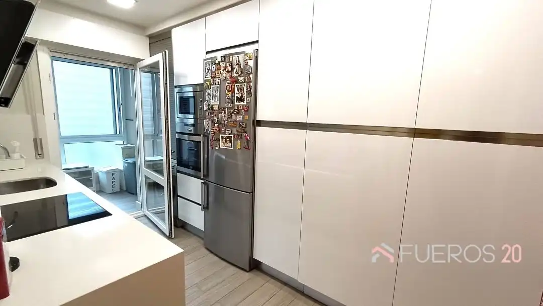 Cocina de Piso en venta en Barakaldo  con Calefacción, Terraza y Balcón