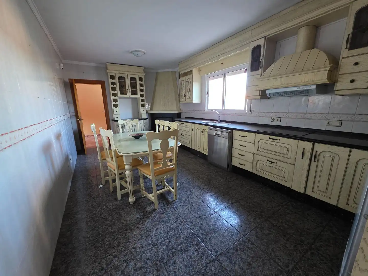 Cuina de Casa o xalet en venda en Alhaurín de la Torre amb Aire condicionat, Calefacció i Jardí privat