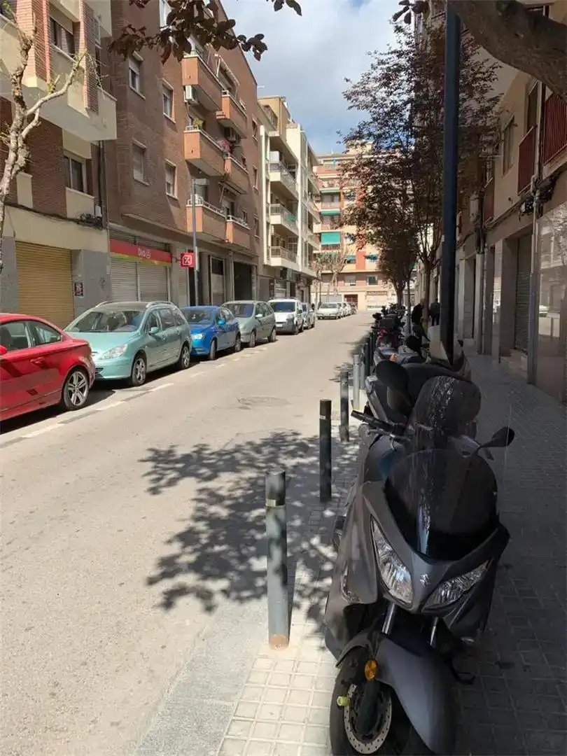 Parkplatz von Fabrikhallen zur Miete in L'Hospitalet de Llobregat