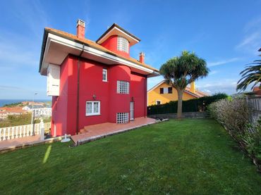 Casa amb jardí en venda a Carreño