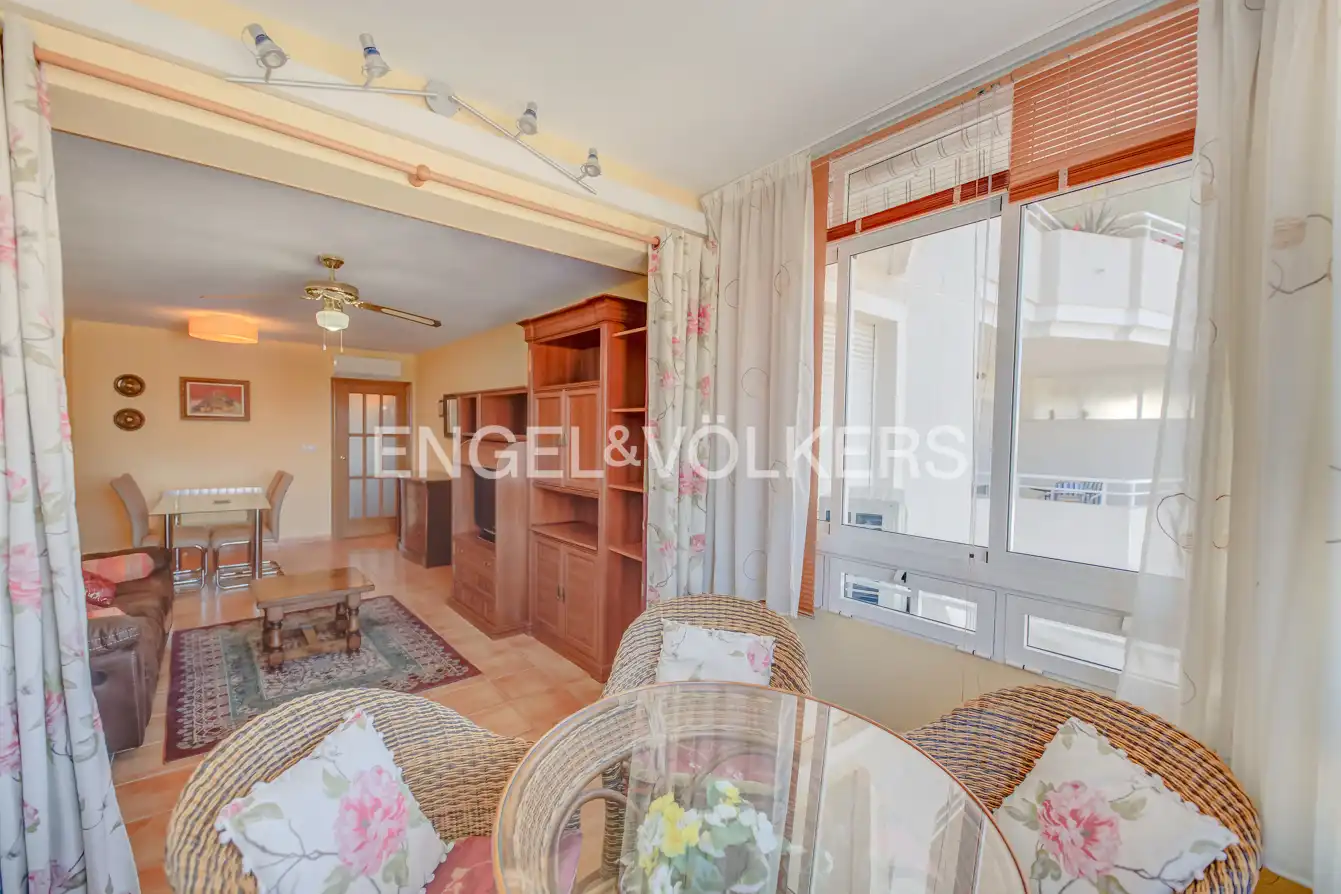 Menjador de Apartament de lloguer en Alicante / Alacant amb Aire condicionat, Moblat i Piscina comunitària