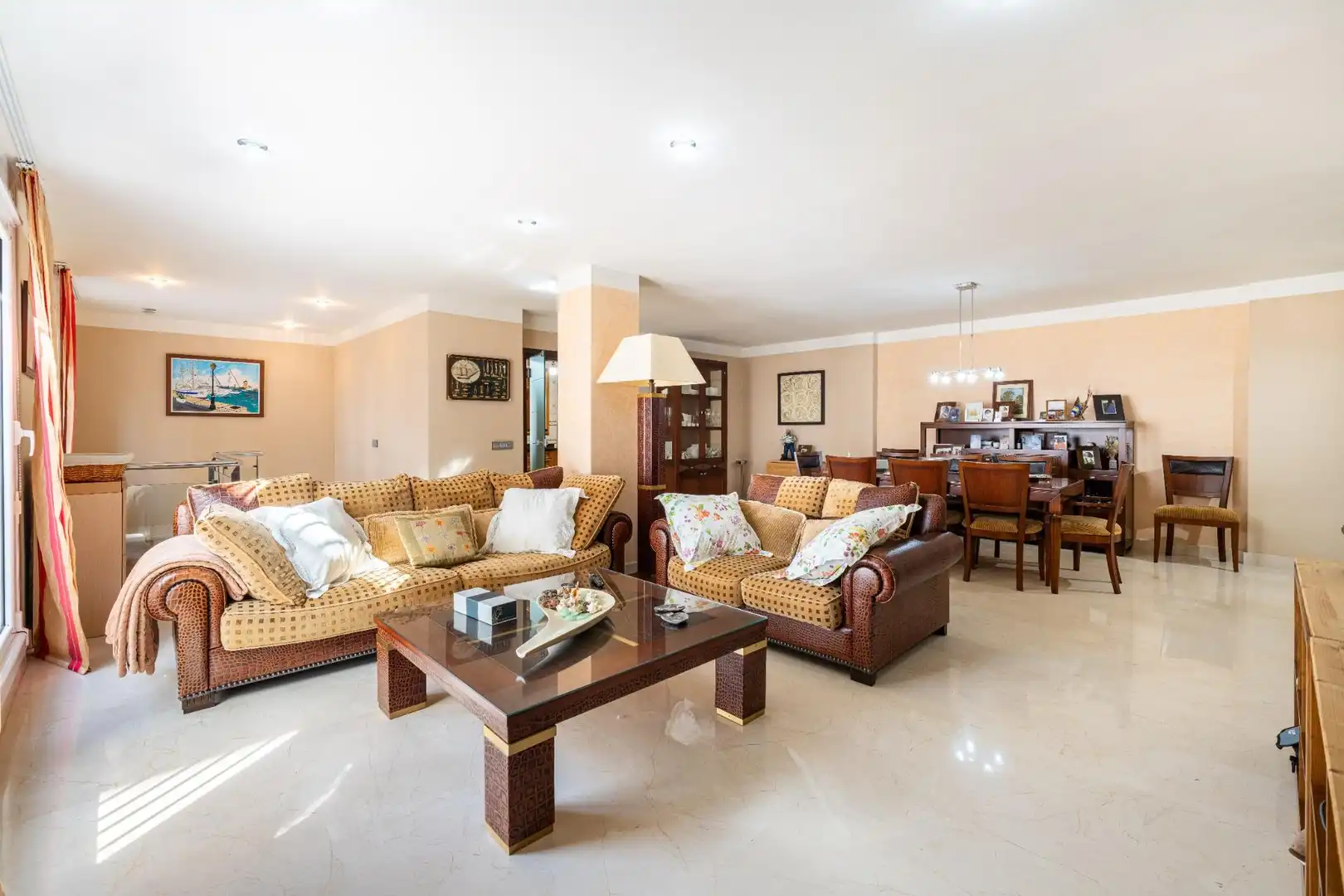 Sala de estar de Casa o chalet en venta en Roquetas de Mar con Aire acondicionado, Calefacción y Jardín privado