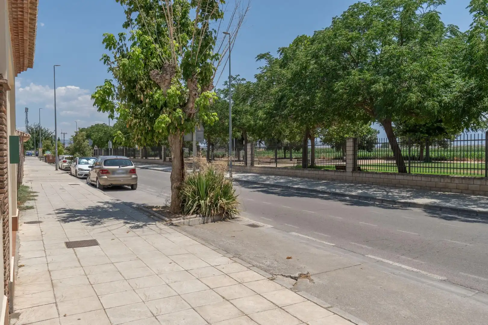 Vista exterior de Casa o xalet en venda en Santa Fe amb Aire condicionat, Calefacció i Jardí privat
