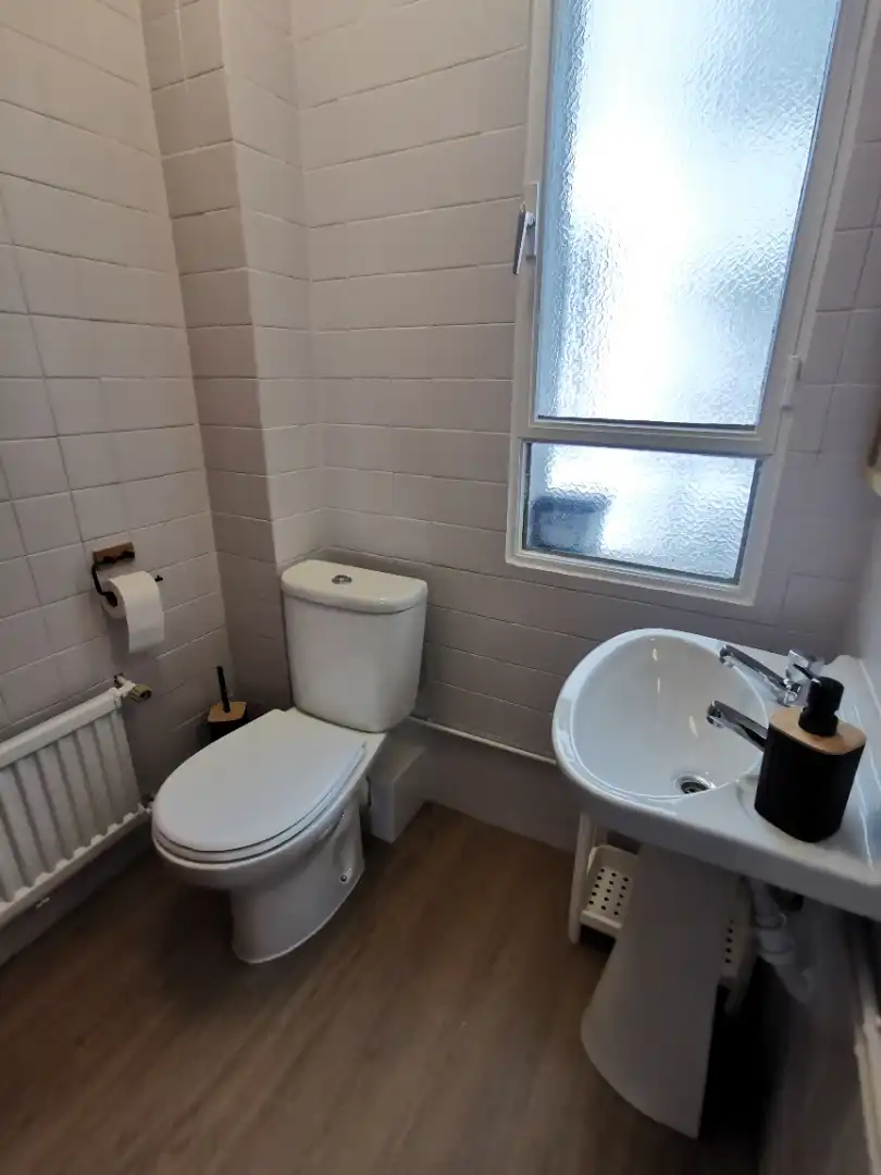 Badezimmer von Wohnung zur Miete in Salamanca mit Heizung, Parkett und Möbliert