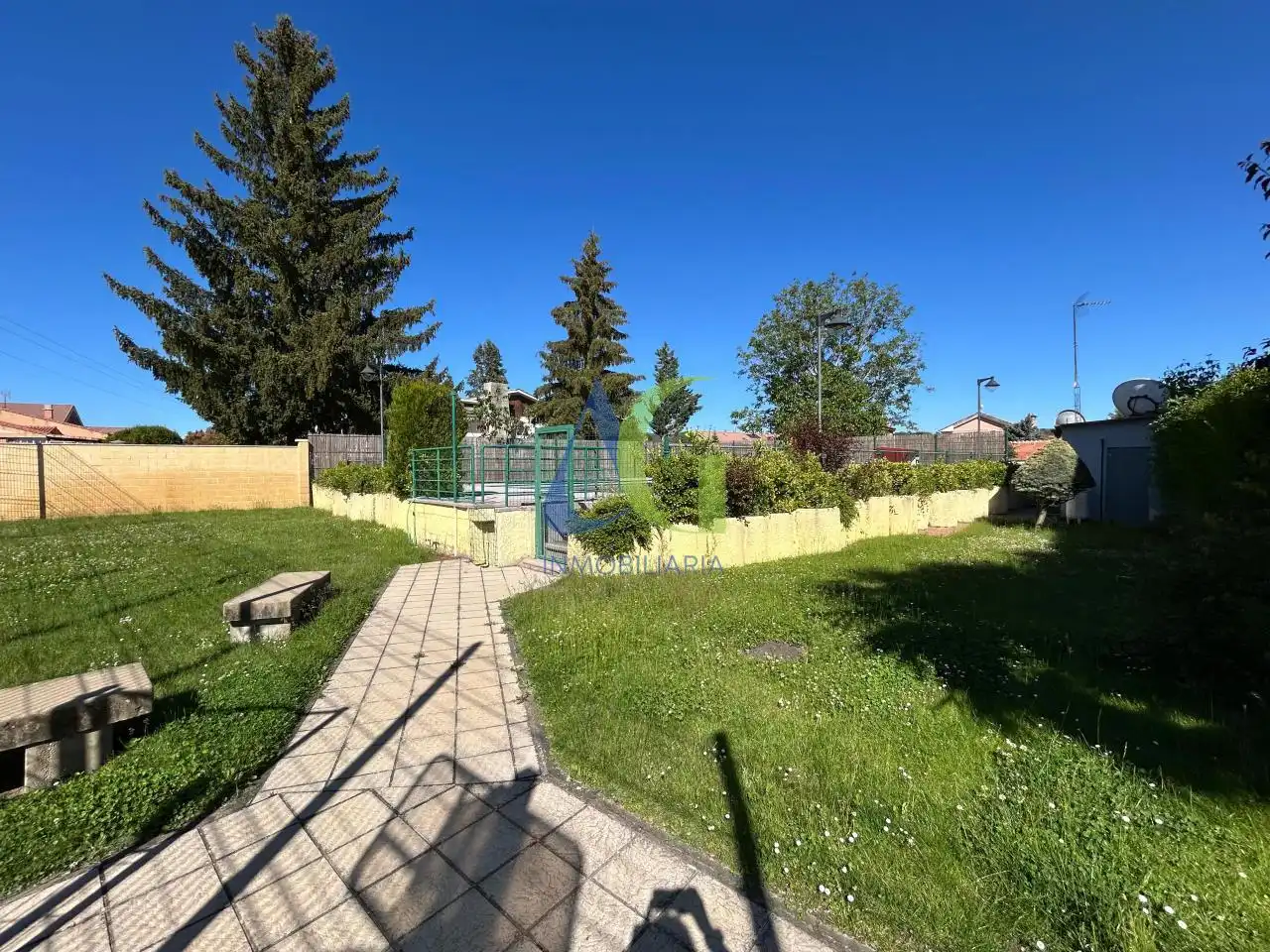 Casa o xalet en venda en Villaquilambre amb Calefacció, Jardí privat i Parquet