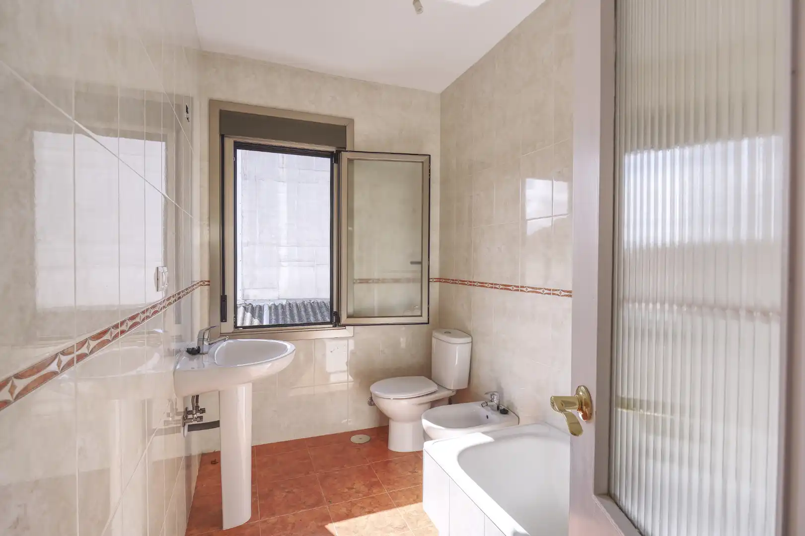 Bany de Casa o xalet en venda en Arteixo amb Parquet, Terrassa i Traster