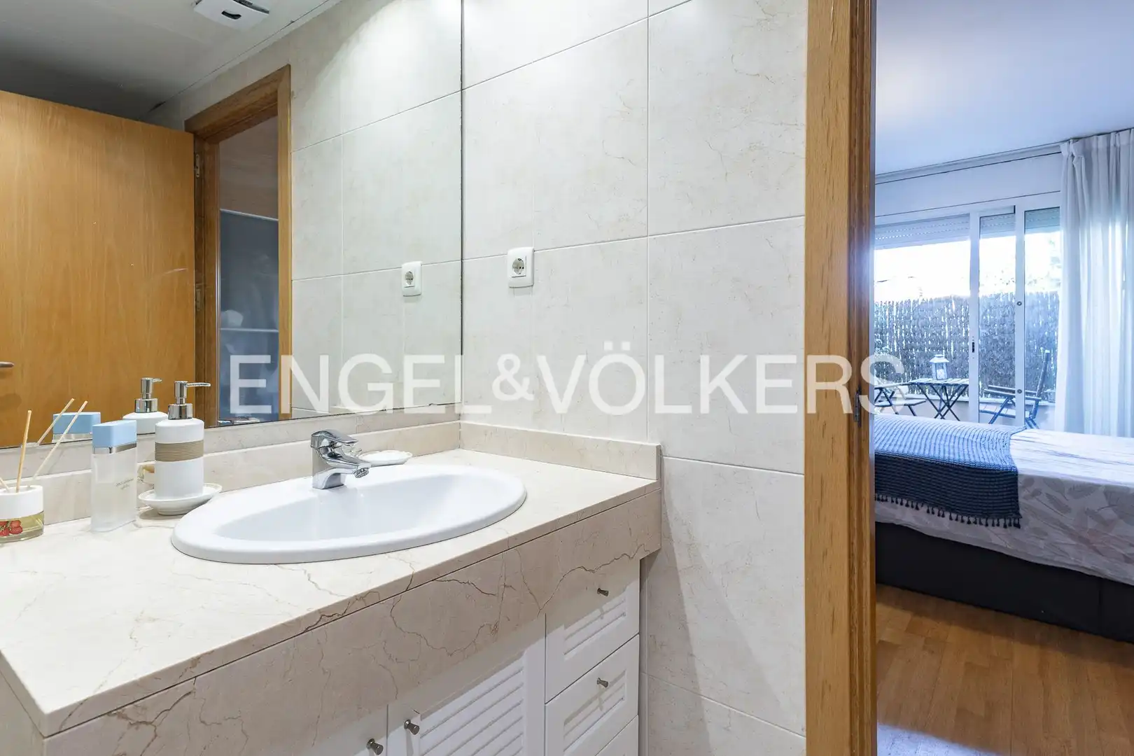 Bathroom of Apartments for sale in El Masnou  with Air Conditioner, Heating and Parquet flooring