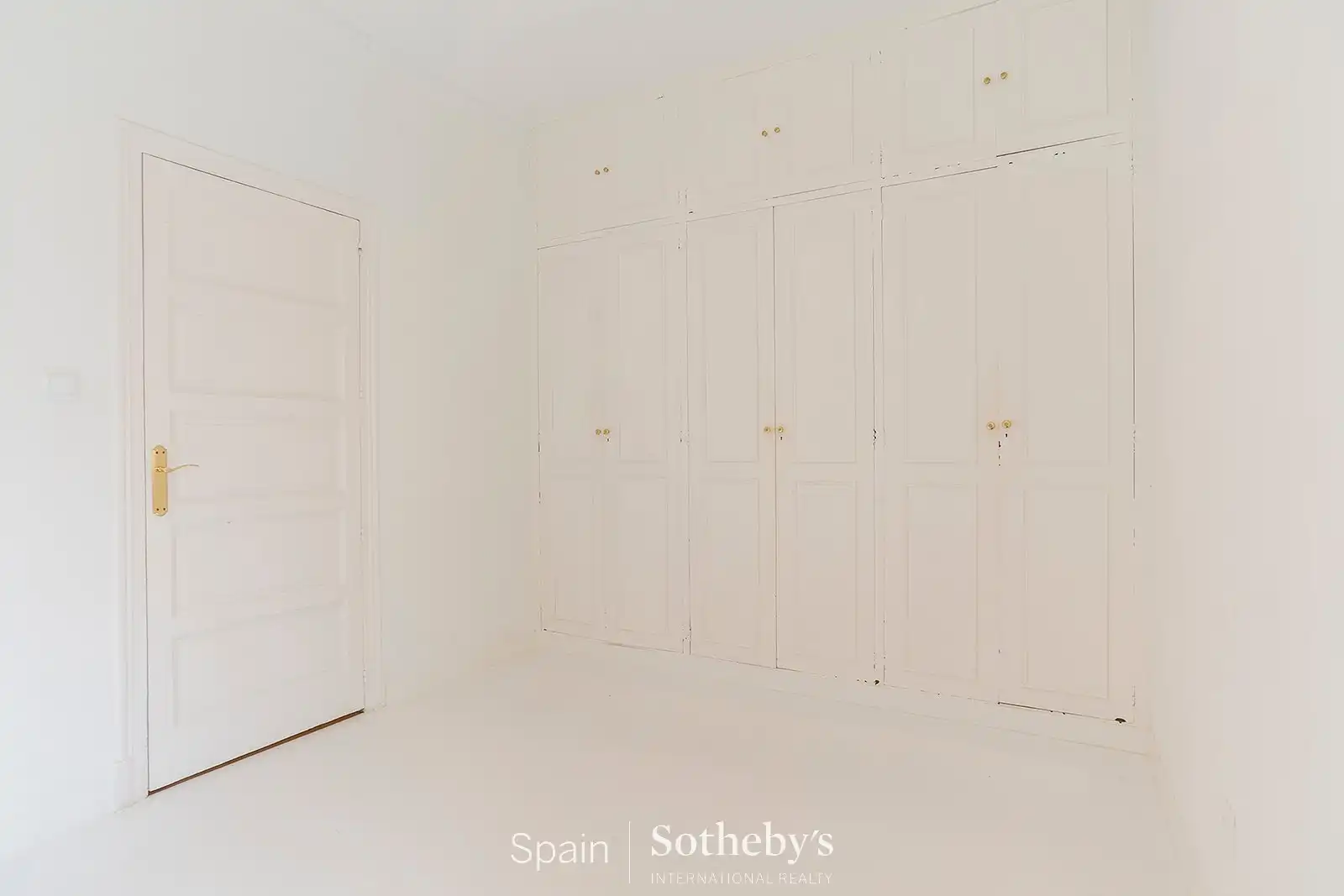Dormitori de Apartament de lloguer en Madrid amb Aire condicionat i Calefacció