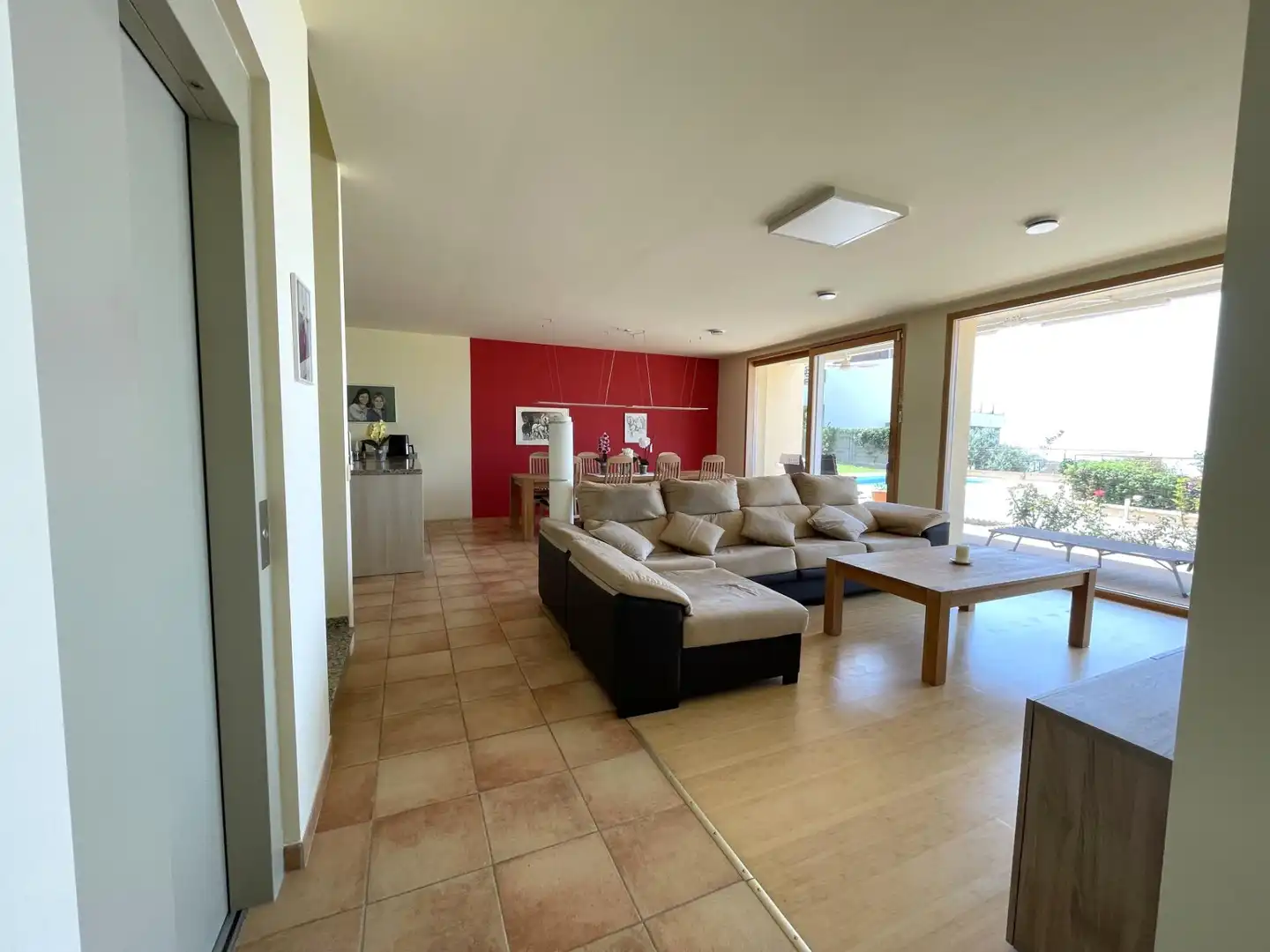 Sala d'estar de Casa o xalet en venda en Torrox amb Aire condicionat, Jardí privat i Piscina