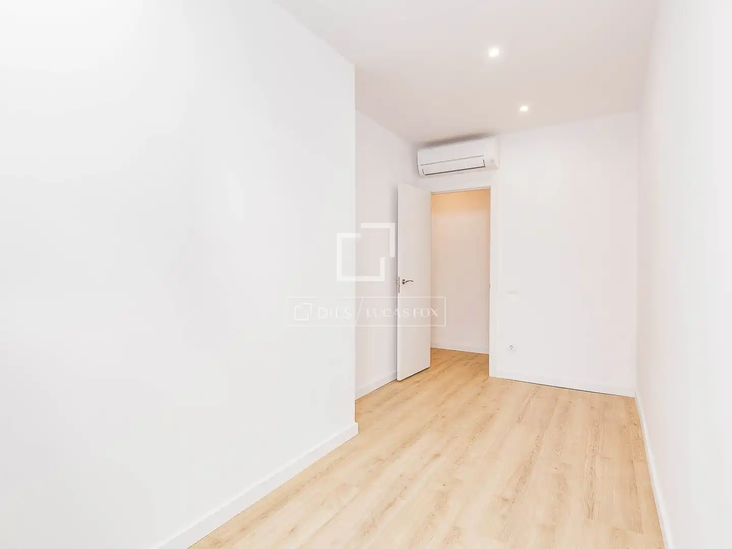 Schlafzimmer von Wohnung zum Verkauf in Barcelona mit Klimaanlage, Heizung und Parkett