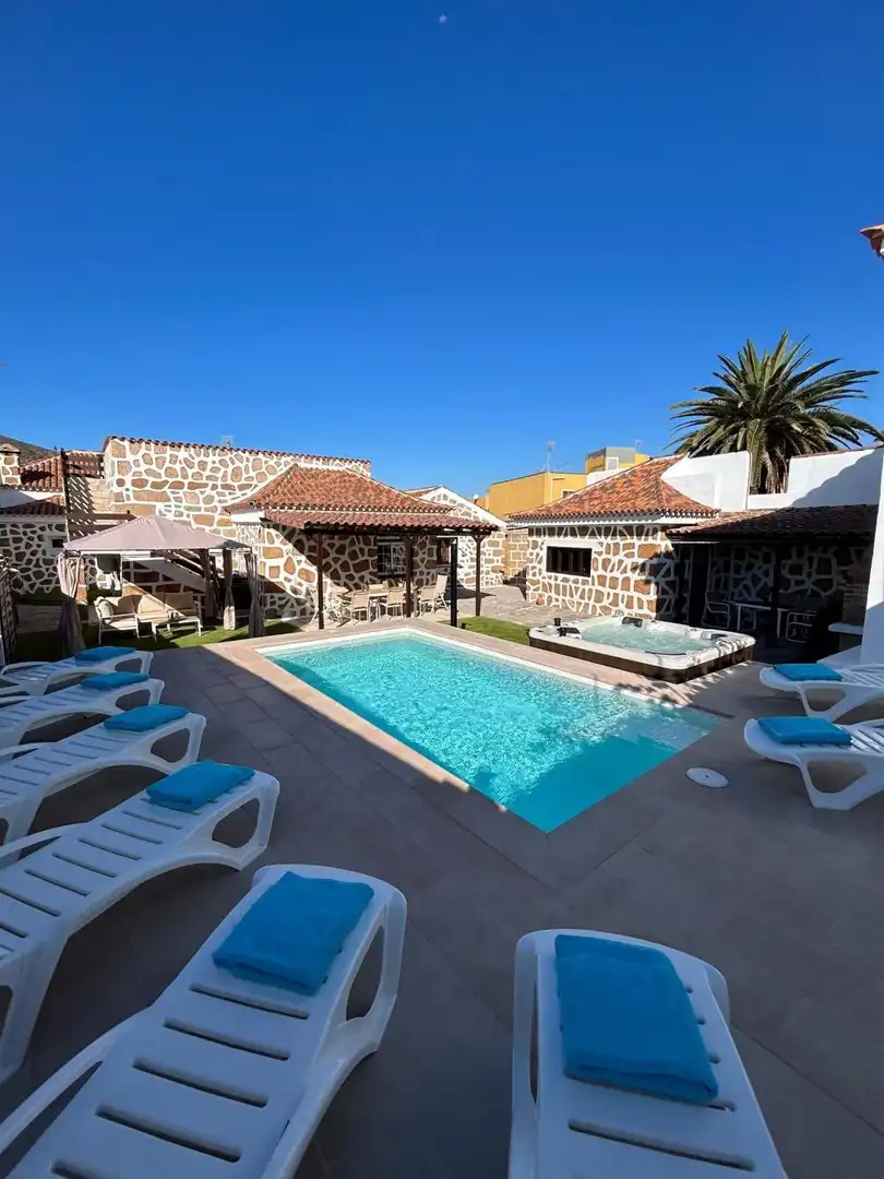 Piscina de Casa o xalet en venda en San Miguel de Abona amb Jardí privat, Terrassa i Traster