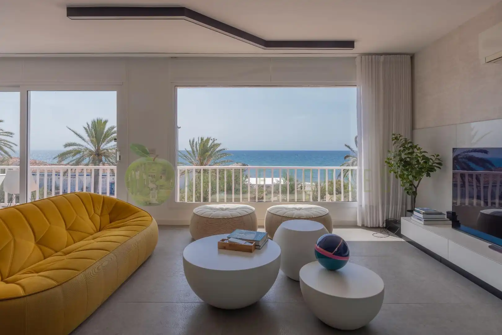 Sala de estar de Ático en venta en Sitges con Aire acondicionado, Calefacción y Terraza