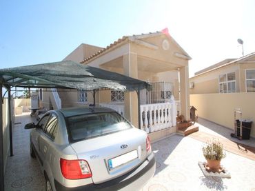 Villa avec piscine à vendre à Avenida de las urracas 1