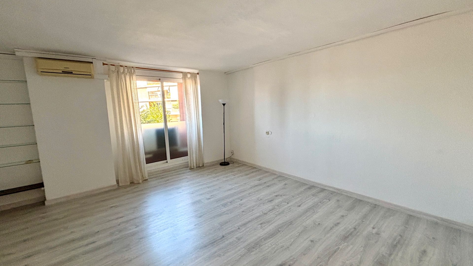 Bedroom of Duplex to rent in Sant Just Desvern  with Air Conditioner, Heating and Private garden