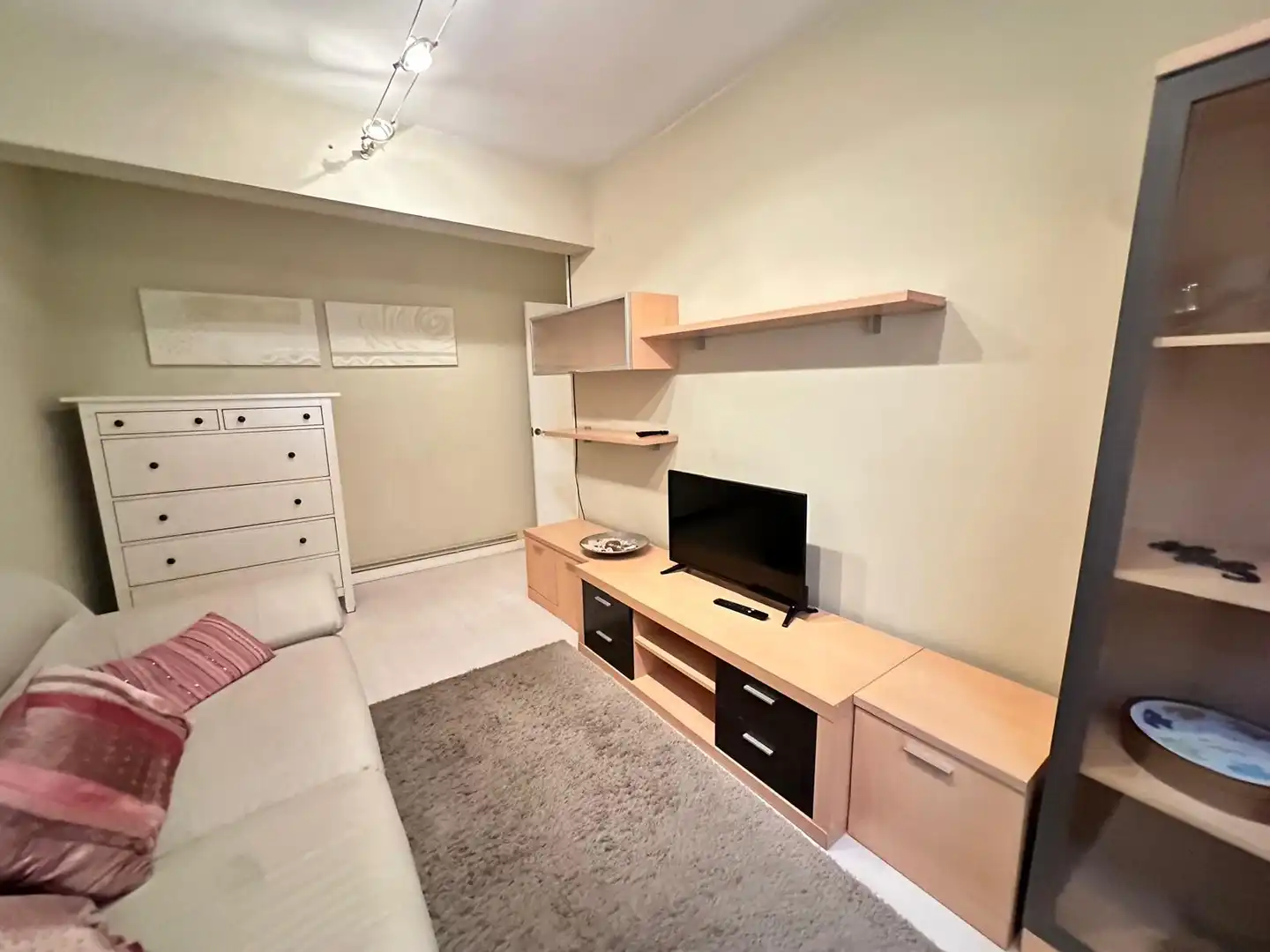 Sala de estar de Piso en venta en Galdakao con Calefacción, Parquet y Amueblado