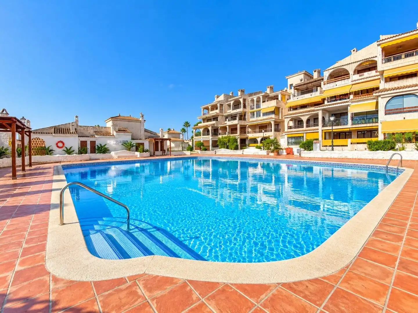 Schwimmbecken von Haus oder Chalet zum Verkauf in Santa Pola mit Klimaanlage, Heizung und Privatgarten