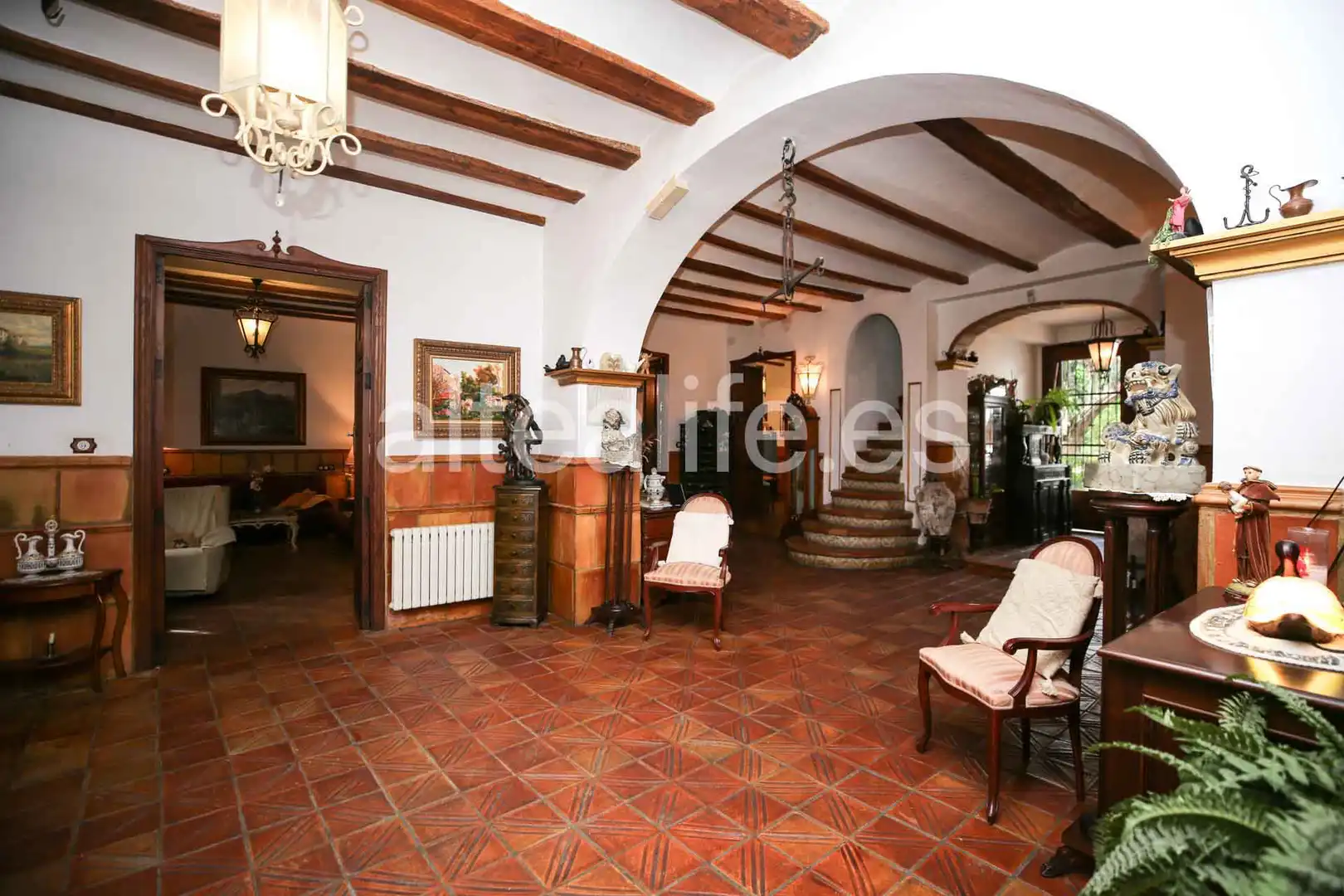 Einfamilien-Reihenhaus zum Verkauf in Gandia mit Privatgarten, Terrasse und Abstellraum
