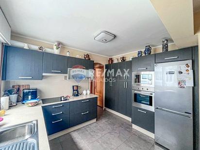 Kitchen of Flat for sale in Vigo   with Heating, Furnished and Balcony