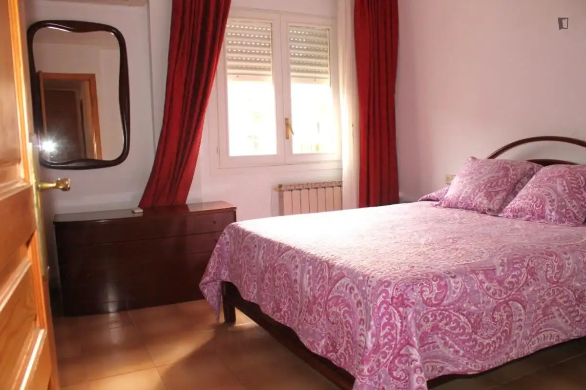 Habitación de Apartamento para compartir en Sant Joan Despí con Aire acondicionado, Calefacción y Amueblado