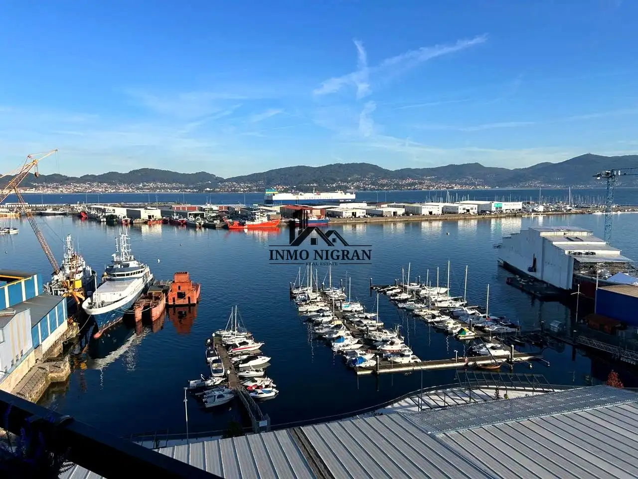 Vista exterior de Dúplex en venta en Vigo  con Calefacción y Terraza