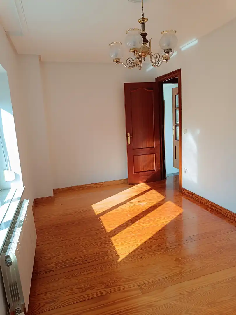 Dormitori de Casa o xalet en venda en Barruelo de Santullán amb Calefacció, Parquet i Terrassa