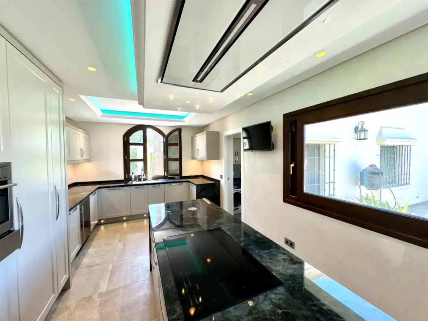 Cocina de Piso en venta en Estepona con Aire acondicionado, Jardín privado y Parquet