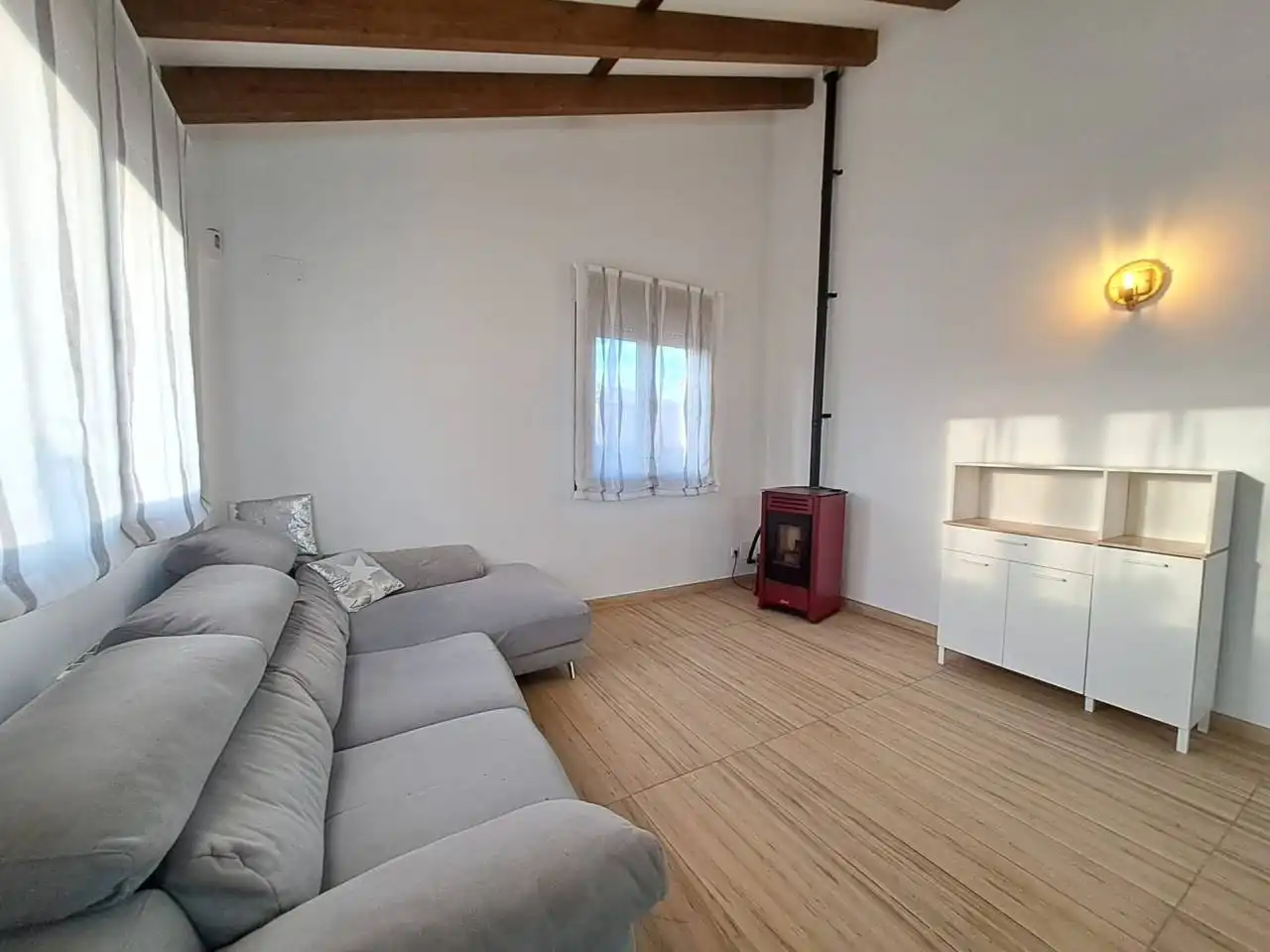 Sala d'estar de Casa o xalet en venda en Villalonquéjar