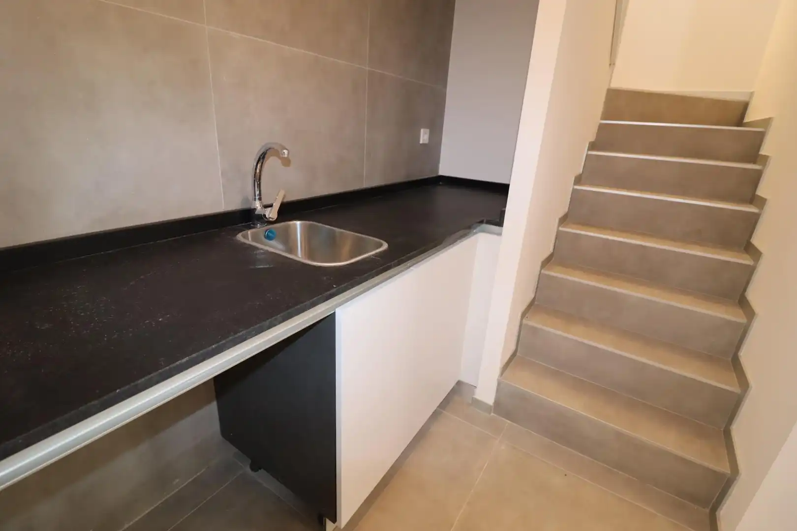 Cocina de Casa adosada de alquiler en Rocafort con Aire acondicionado, Calefacción y Jardín privado