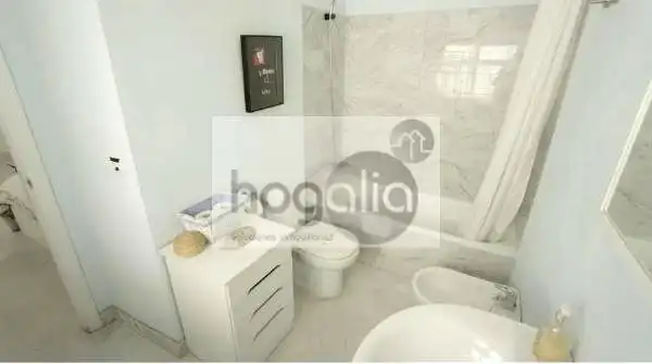 Bathroom of Study for rent in Sevilla  with Air Conditioner and Furnished