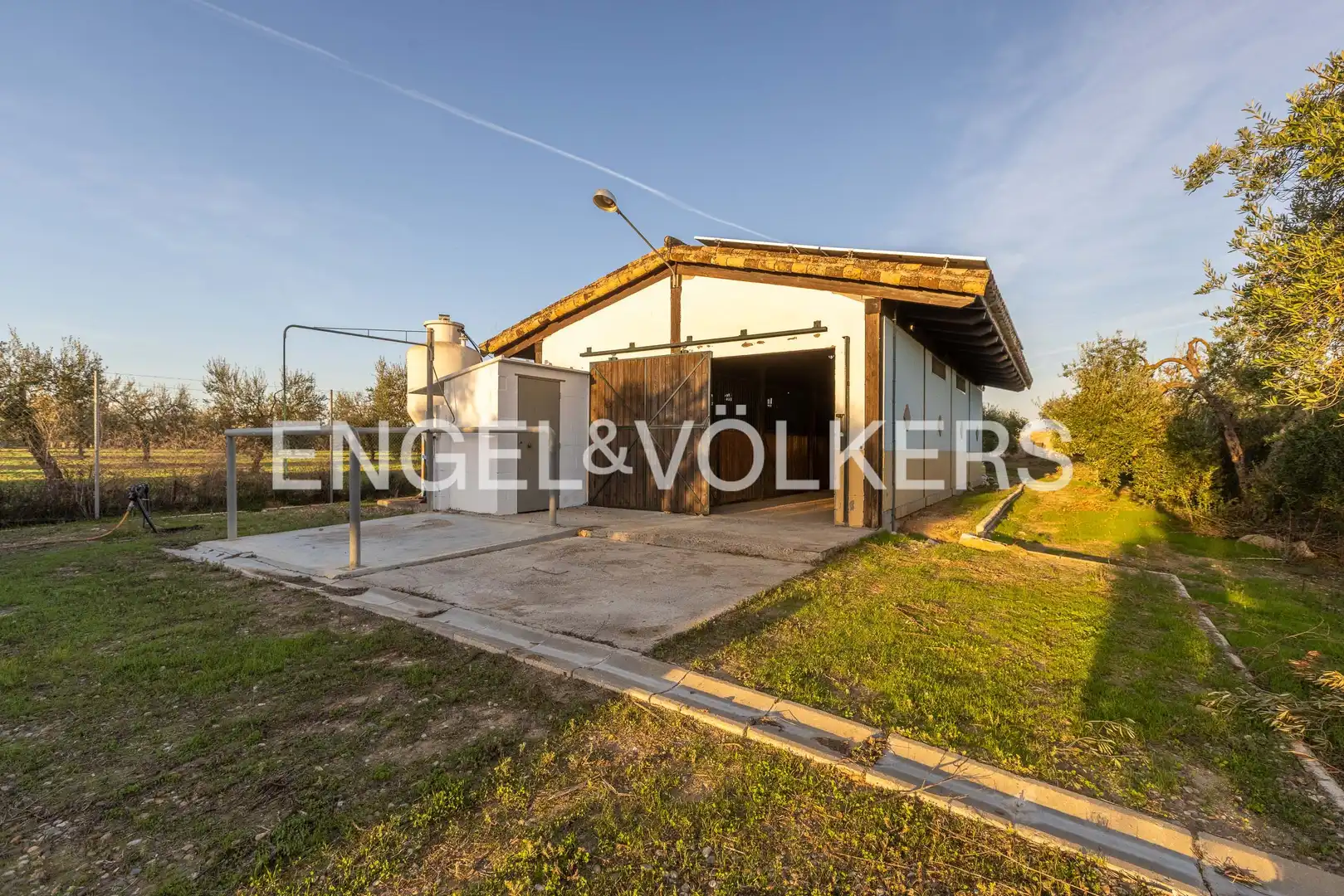 Vista exterior de Finca rústica en venta en La Puebla del Río con Aire acondicionado, Calefacción y Jardín privado