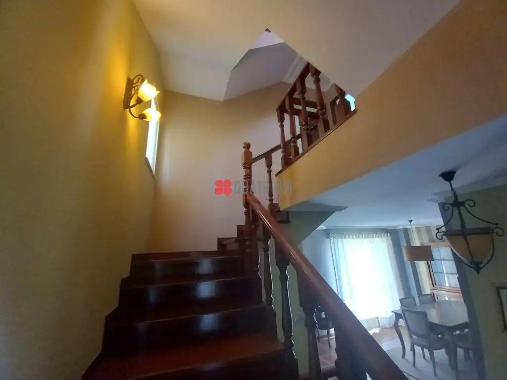 Casa o chalet de alquiler en Santiago de Compostela  con Calefacción, Jardín privado y Trastero
