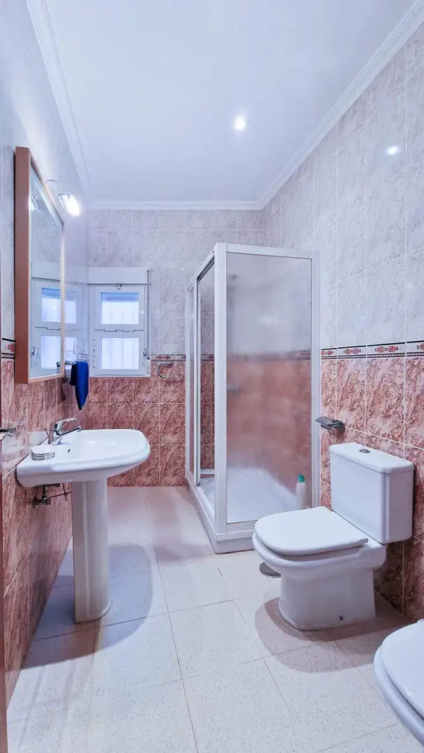Baño de Casa o chalet en venta en Cheles con Terraza, Trastero y Balcón