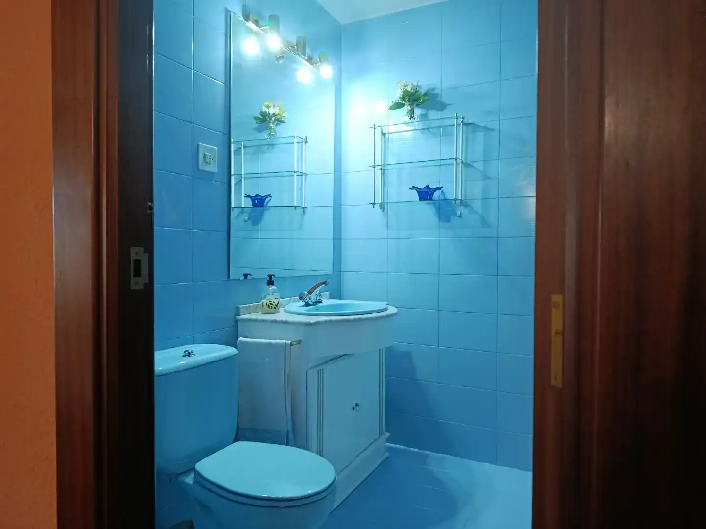 Baño de Piso en venta en Burgo de Osma - Ciudad de Osma con Aire acondicionado, Parquet y Amueblado