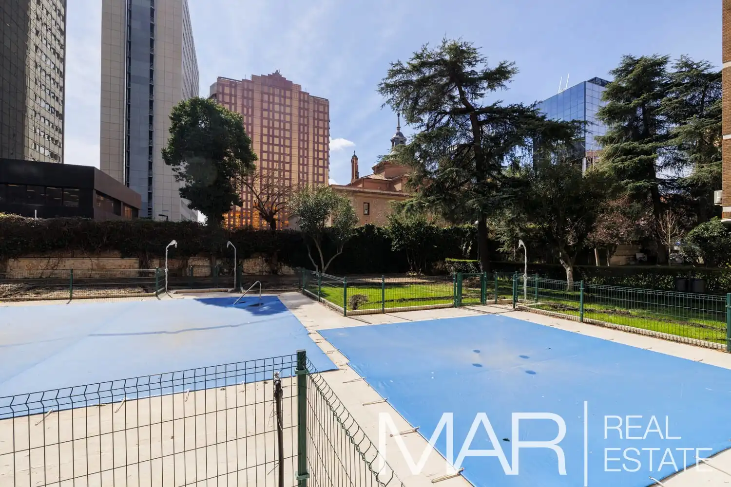 Piscina de Piso en venta en Madrid con Aire acondicionado, Calefacción y Trastero